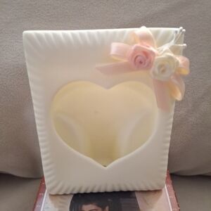 Charming Cream Heart Photo mini Frame with Floral Detail